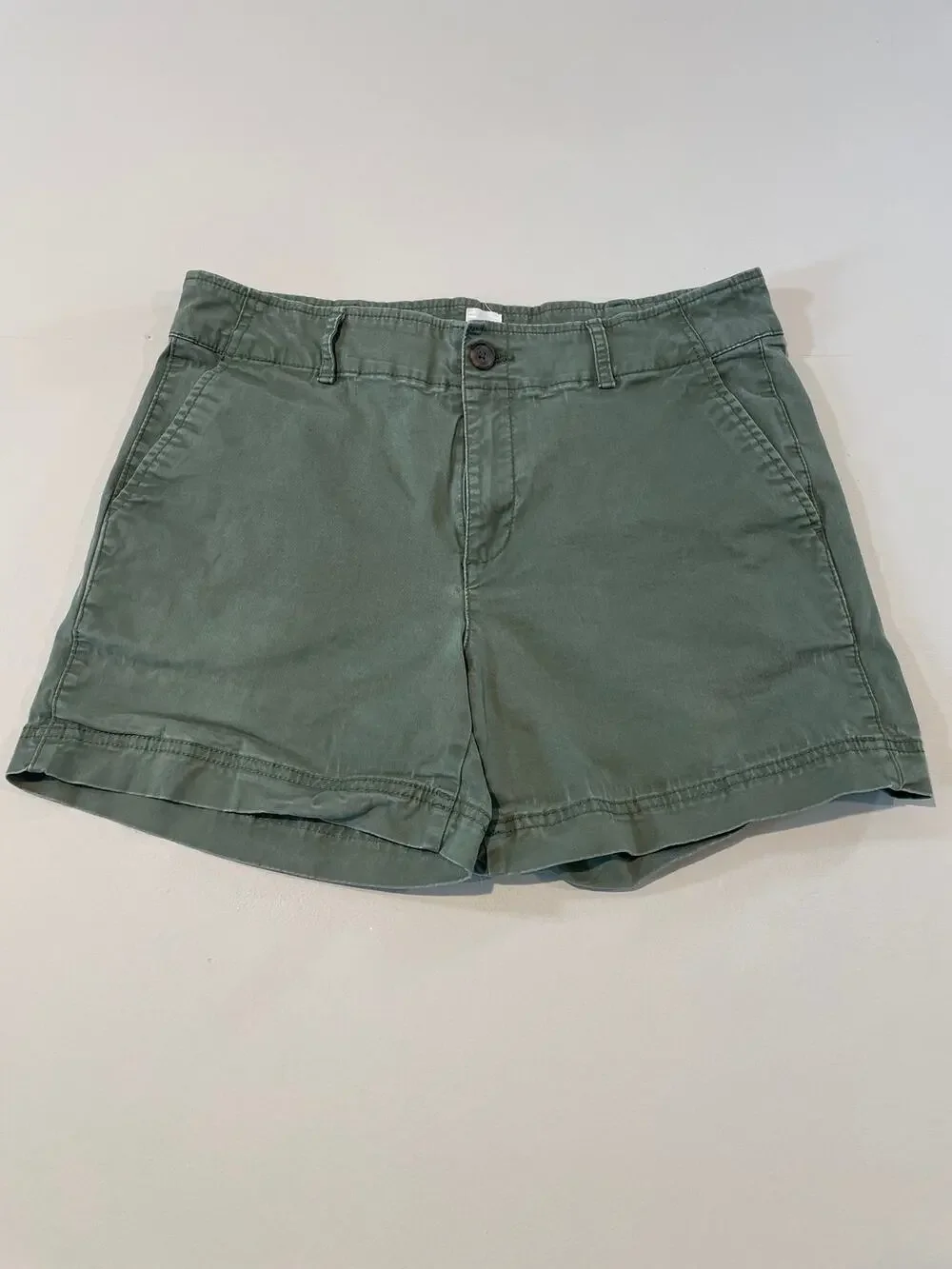Gap Size 8 Olive Green Chino Shorts 5” Inseam